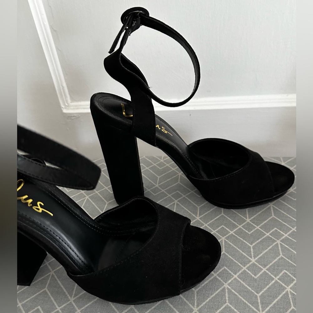 Lulu’s Black Heels - Picture 5 of 7